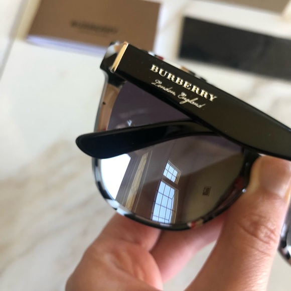 🔥NEW BEST SELLER BURBERRY SUNGLASSES 🔥 - Picture 8 of 13